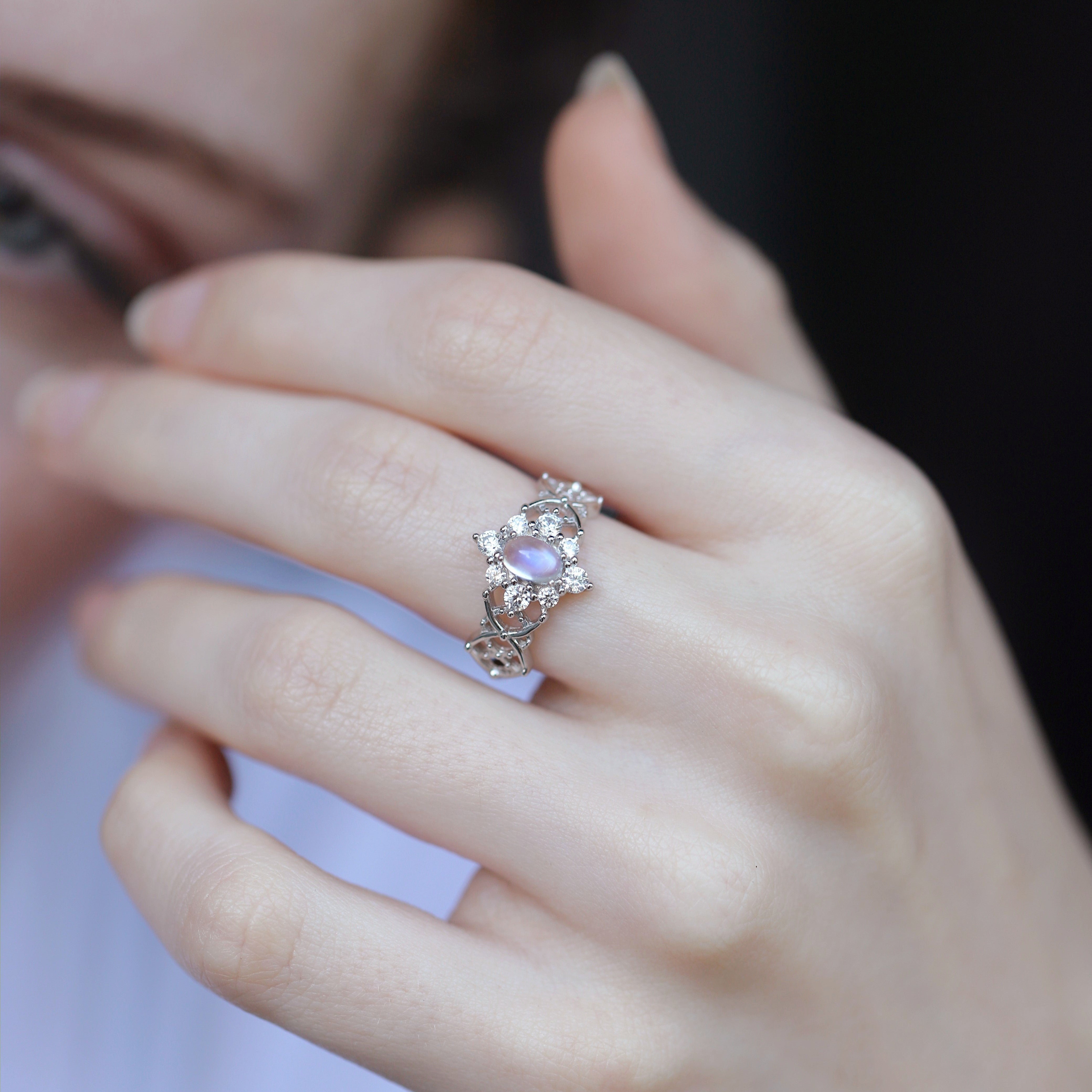Montone Rang Antique Moonstone Ring Gold